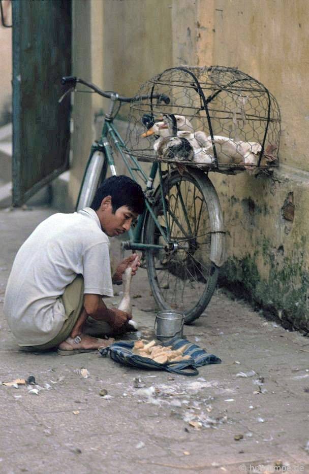 Nhung cong viec thu vi tren duong pho Ha Noi dau thap nien 1990-Hinh-11