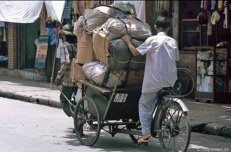 Nhung cong viec thu vi tren duong pho Ha Noi dau thap nien 1990-Hinh-13