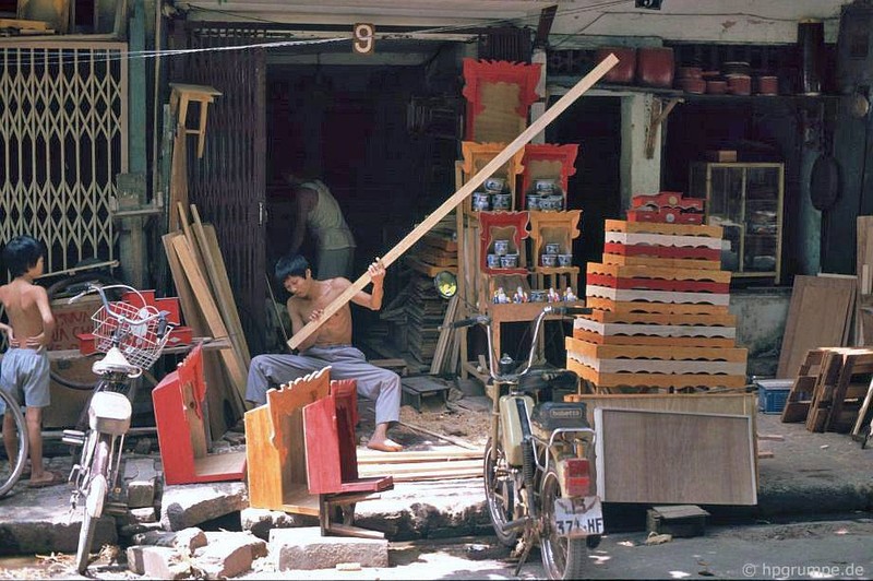 Nhung cong viec thu vi tren duong pho Ha Noi dau thap nien 1990-Hinh-5