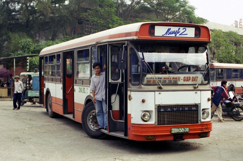 Anh thu vi ve xe buyt o Ha Noi nam 1996-Hinh-11