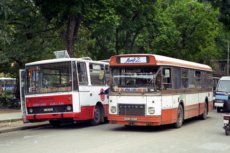 Anh thu vi ve xe buyt o Ha Noi nam 1996-Hinh-12