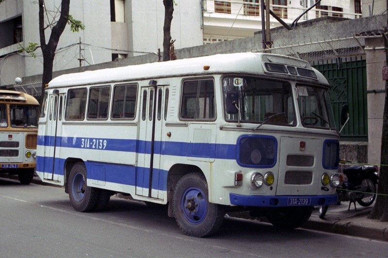 Anh thu vi ve xe buyt o Ha Noi nam 1996-Hinh-2