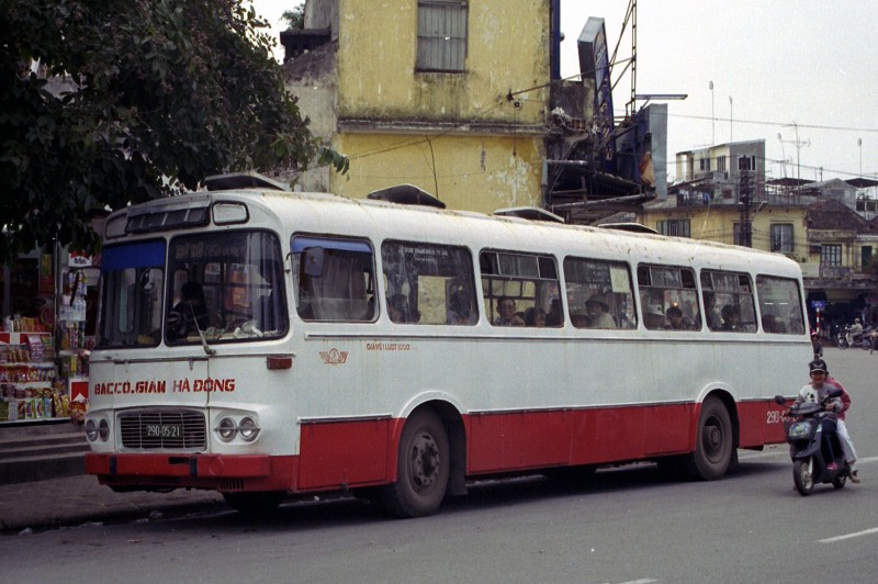 Anh thu vi ve xe buyt o Ha Noi nam 1996-Hinh-3