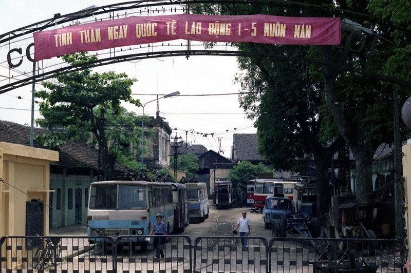 Tau dien banh hoi o Ha Noi nam 1990 qua loat anh cuc hiem-Hinh-7