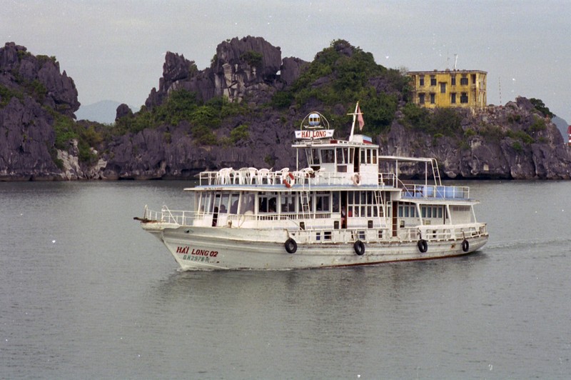 Nhon nhip cac loai tau thuyen o Viet Nam nam 1996-Hinh-4