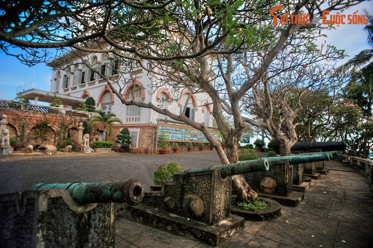 He lo chuyen tinh de vuong it nguoi biet o Bach Dinh Vung Tau-Hinh-2