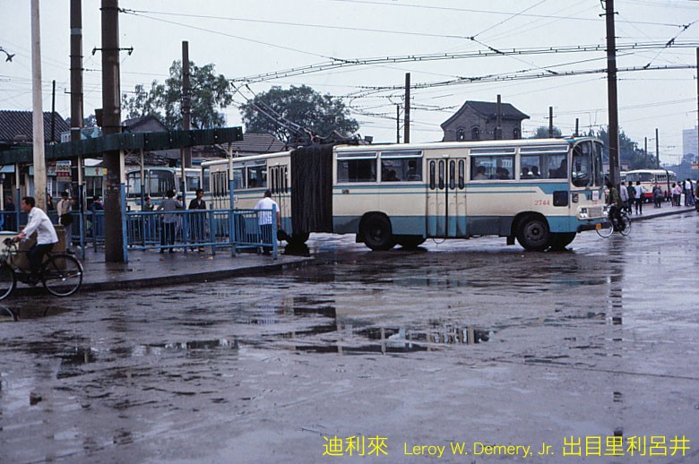 Anh thu vi ve tien giao thong doc dao o Bac Kinh nam 1983