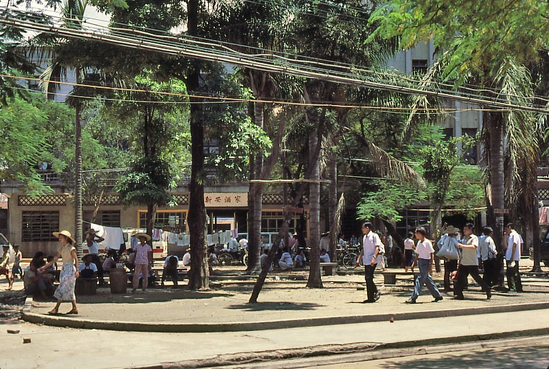 Thanh pho Tham Quyen nam 1980 duoi goc nhin la-Hinh-2