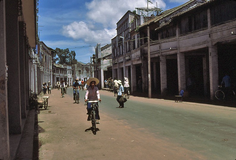 Thanh pho Tham Quyen nam 1980 duoi goc nhin la-Hinh-5