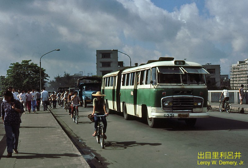 Thich thu voi loat anh sinh dong ve TP Quang Chau nam 1983-Hinh-3