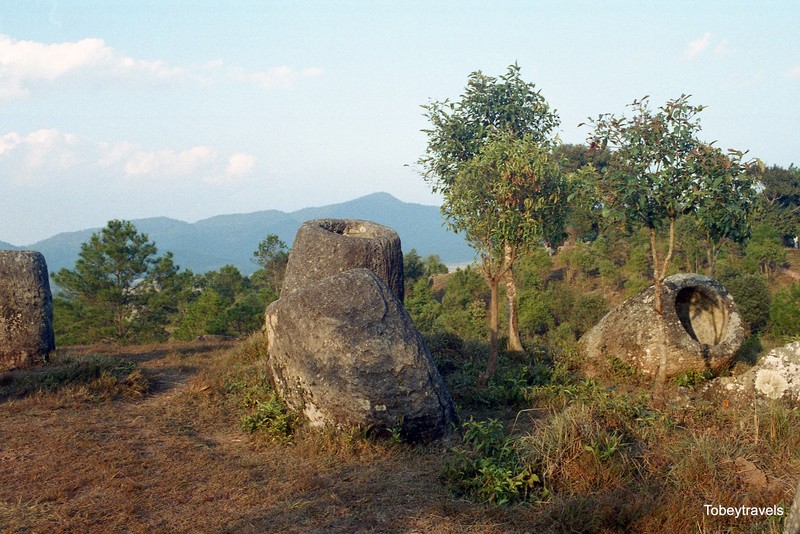 Canh dong chum huyen bi cua Lao qua ong kinh nguoi Tay