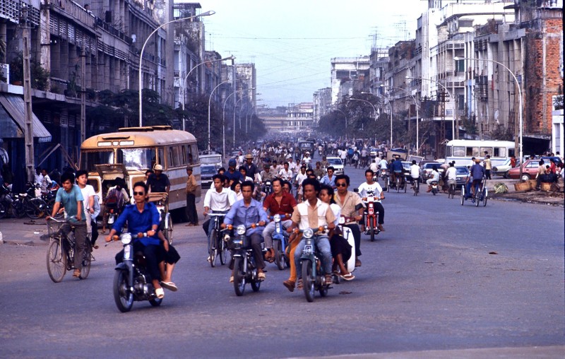 Loat anh sinh dong ve dat nuoc Campuchia nam 1990-Hinh-2