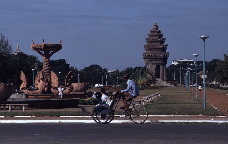 Loat anh sinh dong ve dat nuoc Campuchia nam 1990-Hinh-4