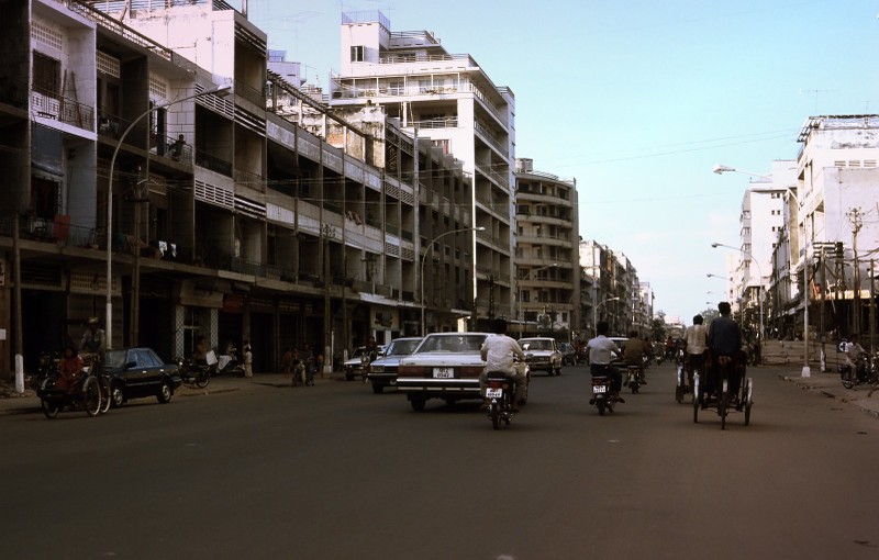 Loat anh sinh dong ve dat nuoc Campuchia nam 1990