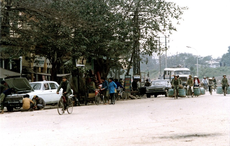 Giao thong Ha Noi nam 1990 cuc trai nguoc voi thoi nay (2)-Hinh-10