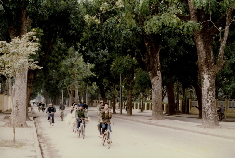 Giao thong Ha Noi nam 1990 cuc trai nguoc voi thoi nay (2)-Hinh-5