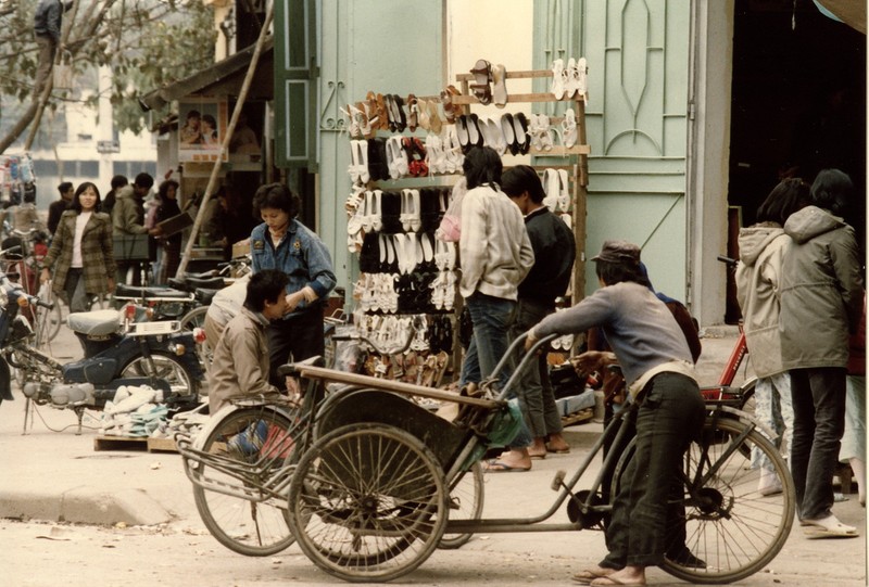 Giao thong Ha Noi nam 1990 cuc trai nguoc voi thoi nay (2)-Hinh-7