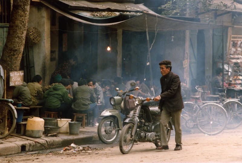 Giao thong Ha Noi nam 1990 cuc trai nguoc voi thoi nay (2)