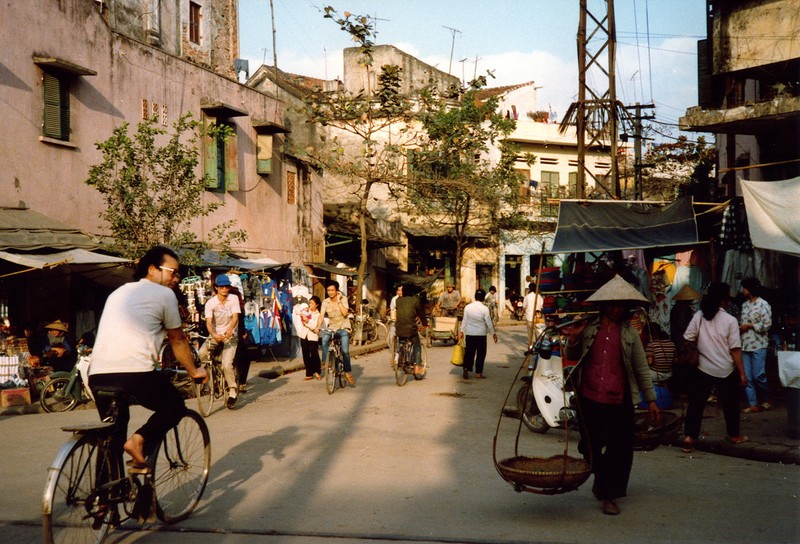 Nhung khoanh khac dang nho ve ve giao thong Ha Noi nam 1990-Hinh-10