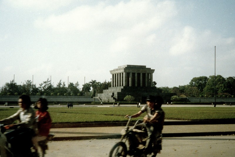 Nhung khoanh khac dang nho ve ve giao thong Ha Noi nam 1990-Hinh-13