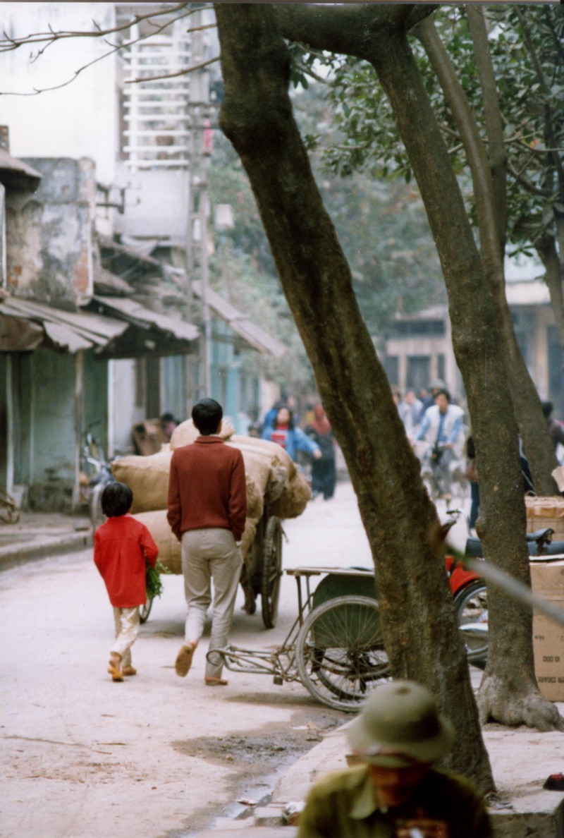 Tre em Ha Noi thoi hau bao cap cuc kho quen-Hinh-4