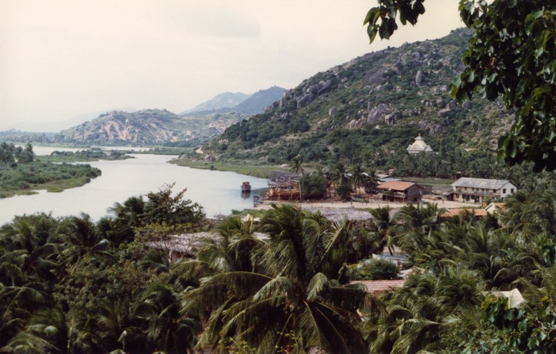 Loat anh hiem ve phong canh Nha Trang nam 1988 qua ong kinh khach quoc te-Hinh-9