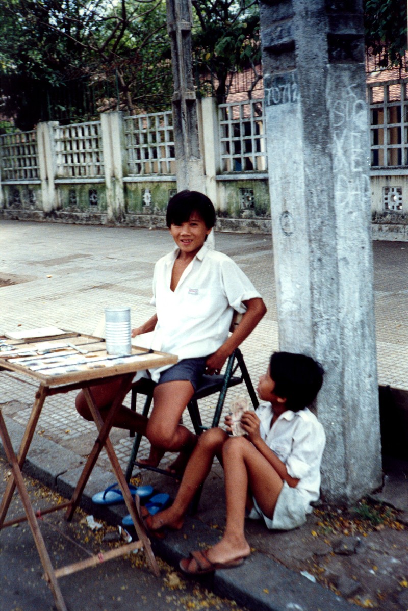 Ngam tre em o TP. HCM nam 1988 qua loat anh cua du khach Tay-Hinh-4