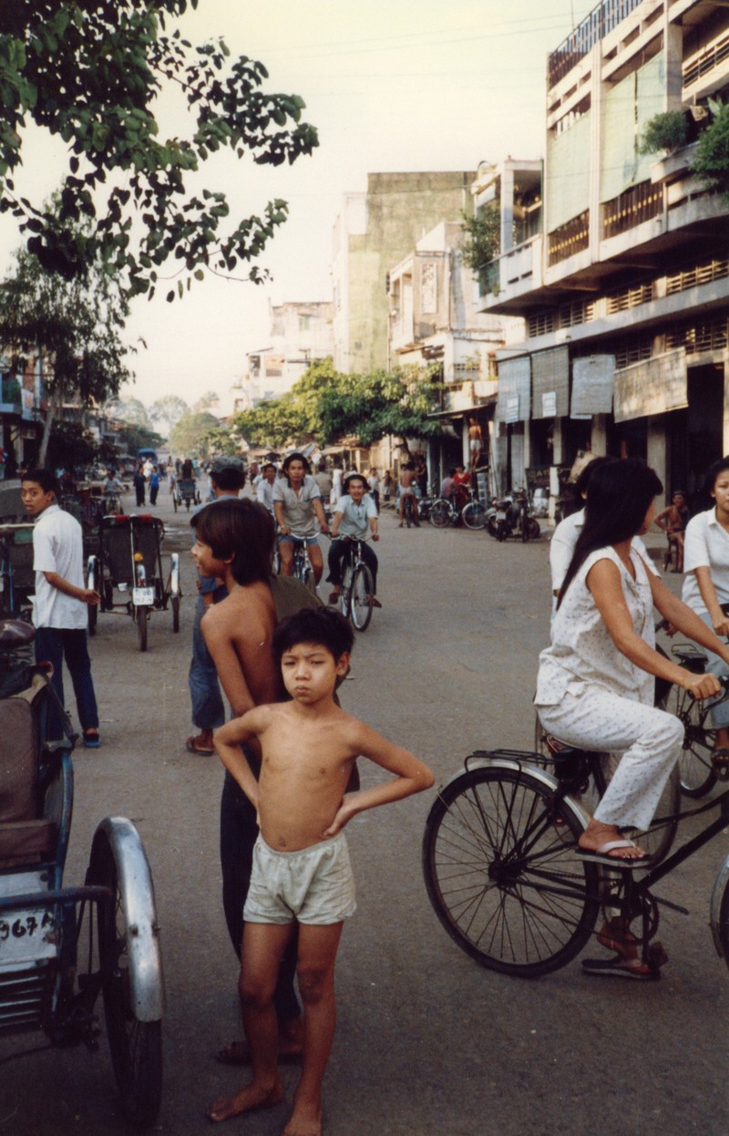 Ngam tre em o TP. HCM nam 1988 qua loat anh cua du khach Tay-Hinh-5