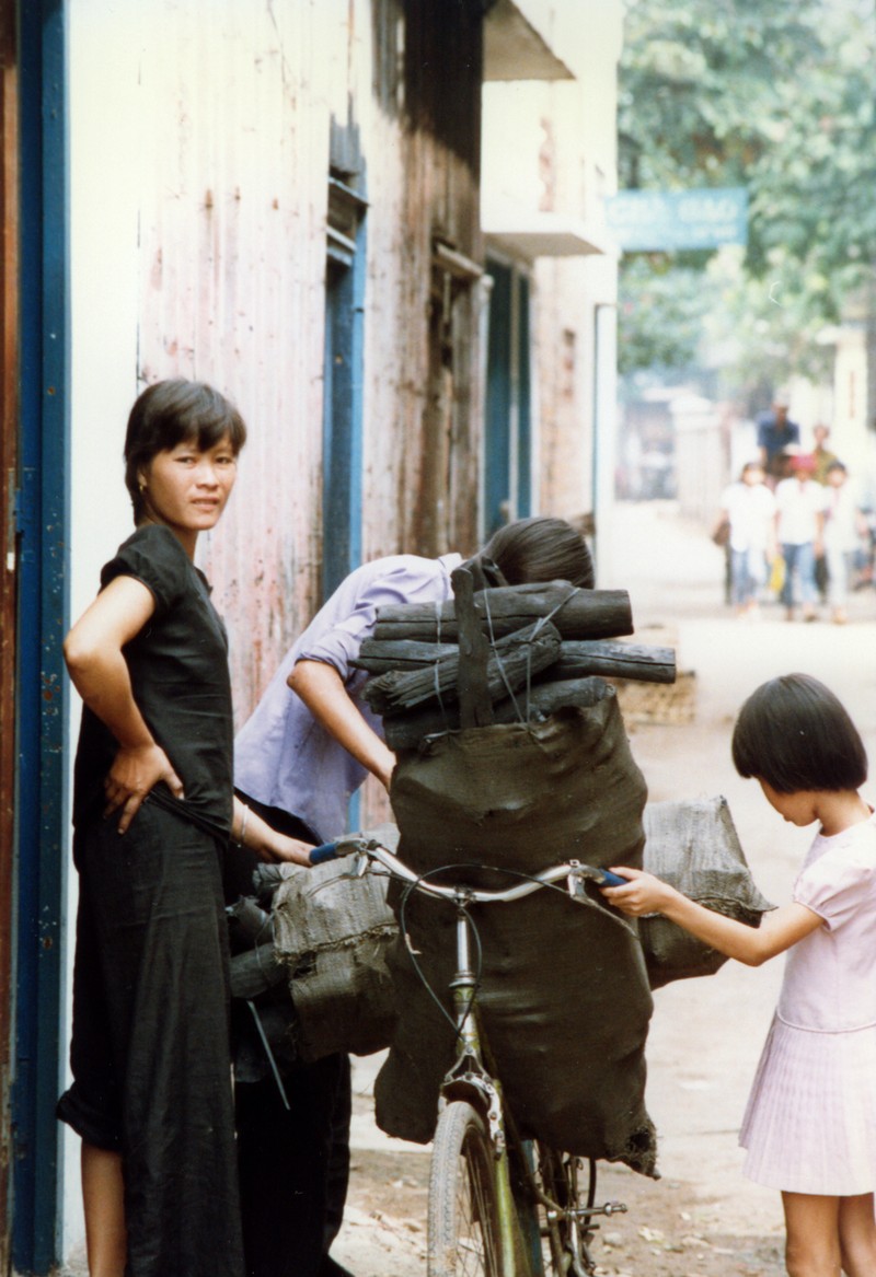 Ngam tre em o TP. HCM nam 1988 qua loat anh cua du khach Tay-Hinh-6