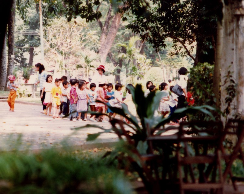 Ngam tre em o TP. HCM nam 1988 qua loat anh cua du khach Tay