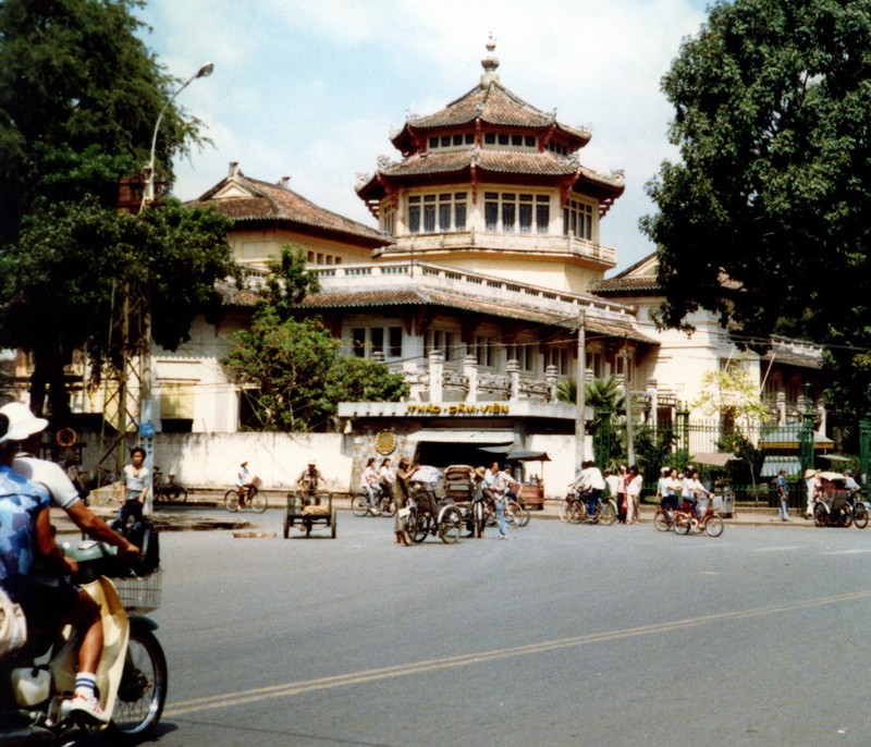 Cuoc song TP. HCM nam 1988 cuc song dong qua ong kinh pho nhay Tay