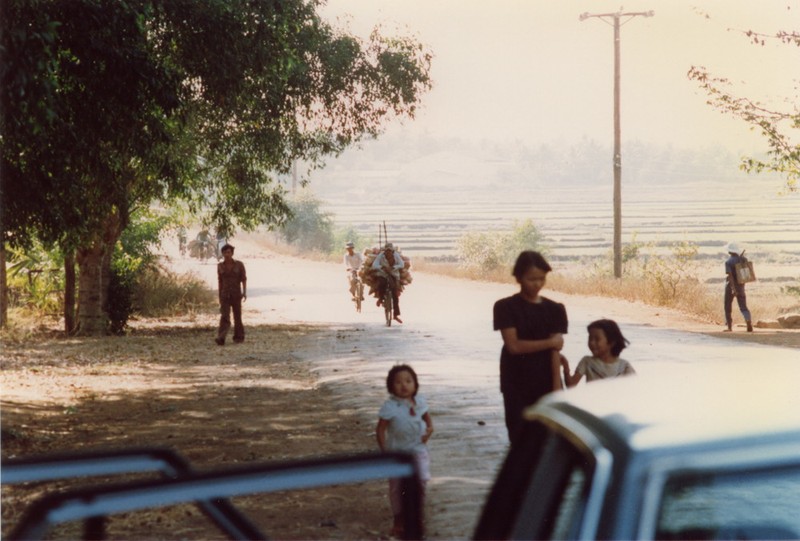 TP. HCM nam 1988 cuc song dong qua loat anh cua khach ngoai-Hinh-15