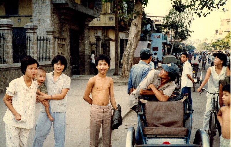 TP. HCM nam 1988 cuc song dong qua loat anh cua khach ngoai-Hinh-2