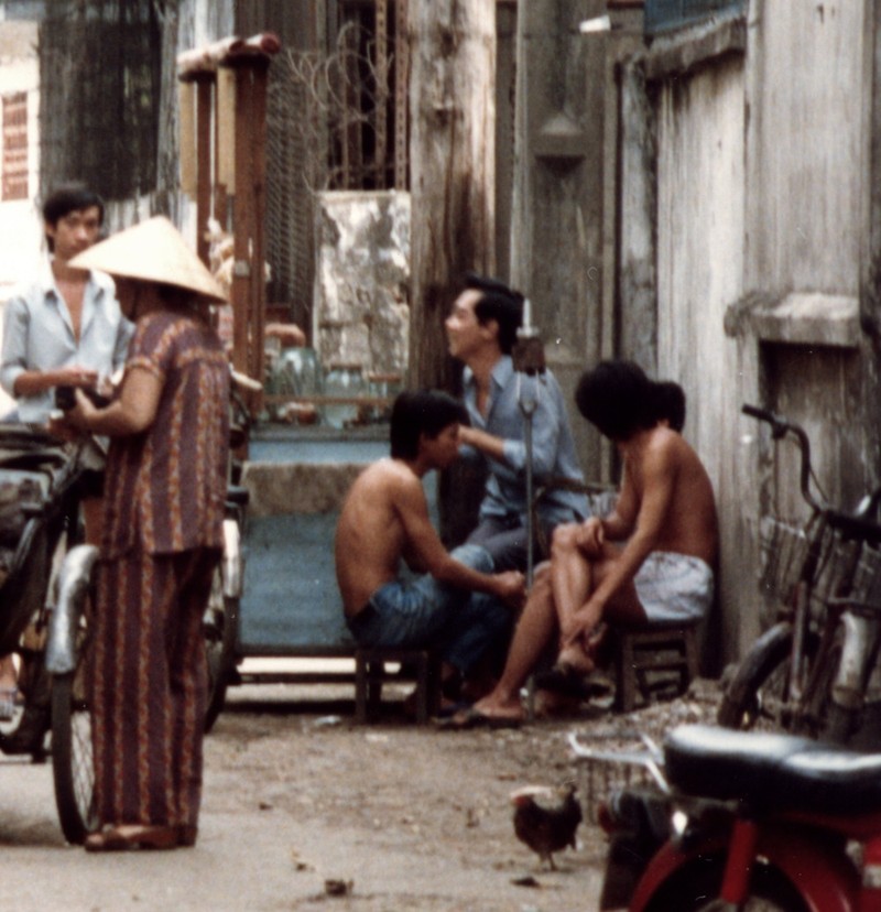 TP. HCM nam 1988 cuc song dong qua loat anh cua khach ngoai-Hinh-3