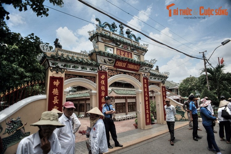 Vi sao Mieu Ba Chua Xu nui Sam thieng noi tieng Viet Nam?