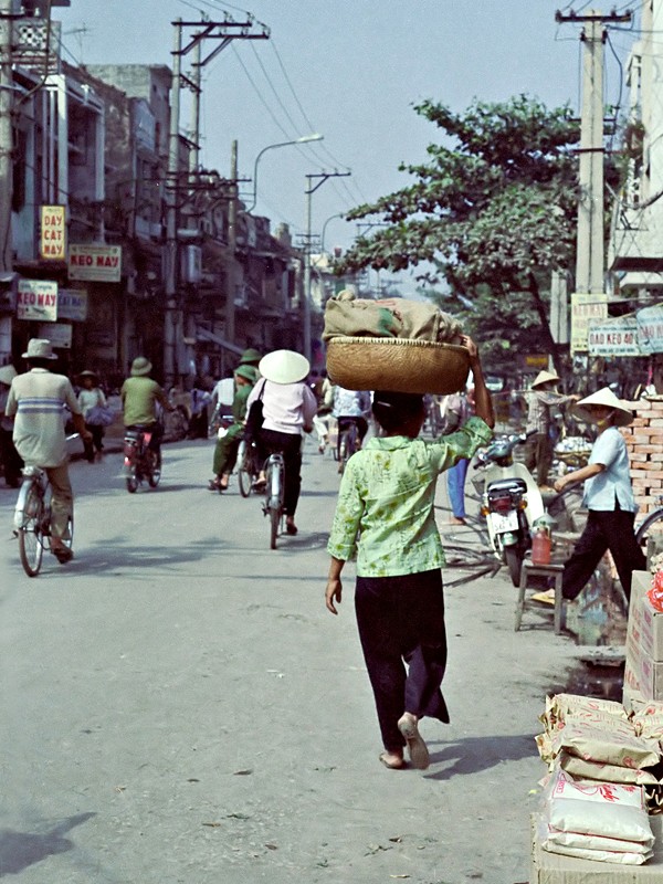 Thu do Ha Noi nam 1991 cuc song dong qua loat anh quy-Hinh-7