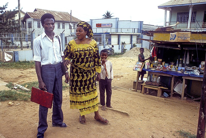 Nhung khoanh khac sinh dong o Nigeria nam 1982 qua loat anh quy-Hinh-4