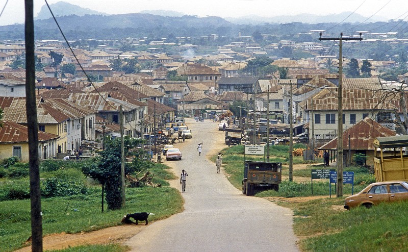 Nhung khoanh khac sinh dong o Nigeria nam 1982 qua loat anh quy