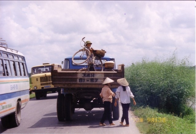 Cuoc song o nong thon Viet Nam nam 1993 cuc moc mac-Hinh-9