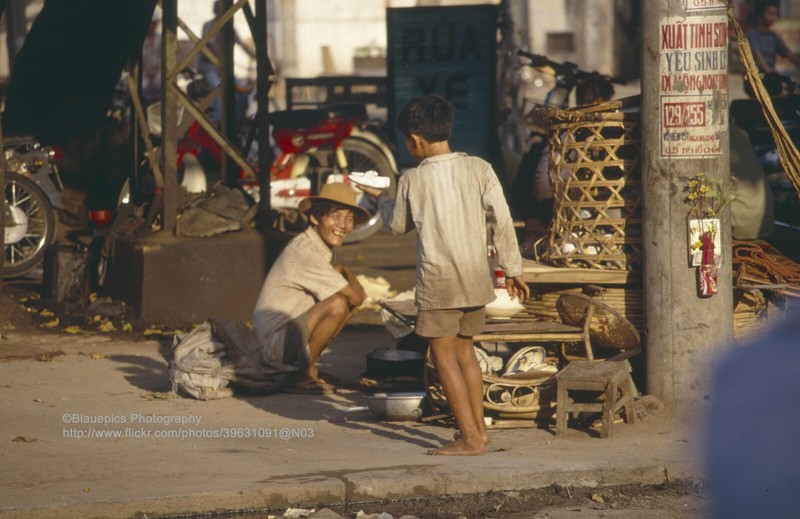 Net hon nhien cua tre em o TPHCM nam 1993 qua ong kinh khach Tay-Hinh-8