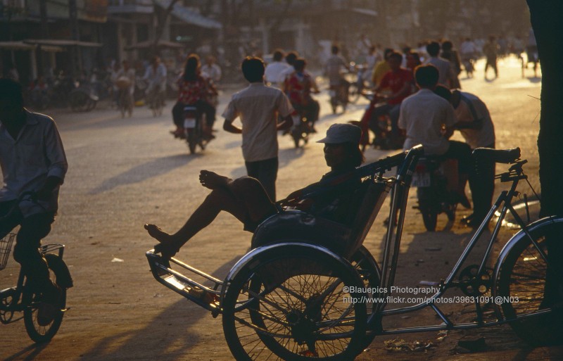 Giao thong o TP. HCM nam 1993 cuc sinh dong qua goc anh nguoi Duc-Hinh-2