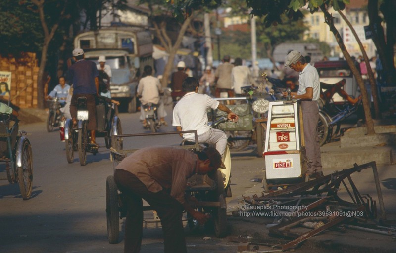 Giao thong o TP. HCM nam 1993 cuc sinh dong qua goc anh nguoi Duc-Hinh-3