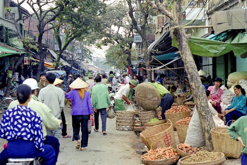 Ba mien Viet Nam dau thap nien 1990 cuc sinh dong qua loat anh quy-Hinh-3