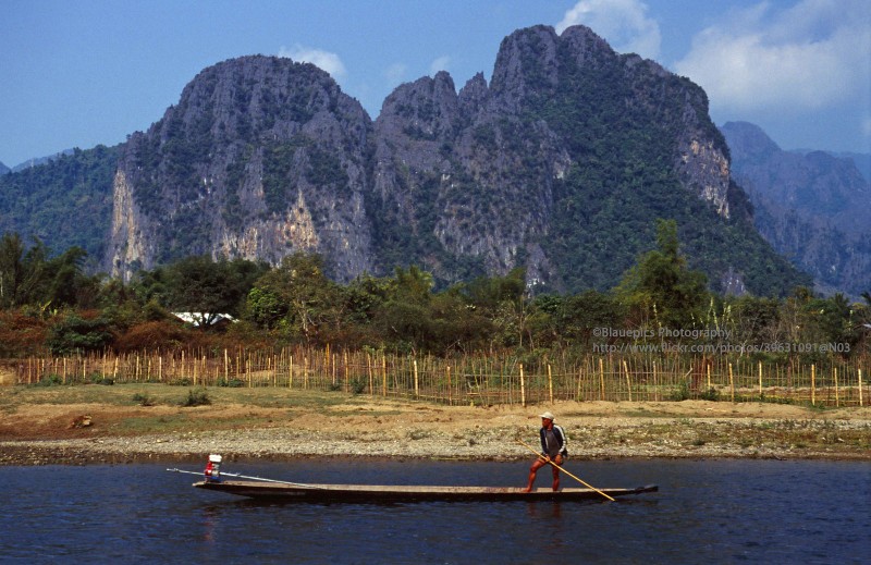 Dat nuoc Lao cuoi thap nien 1990 cuc moc mac, thanh binh-Hinh-9