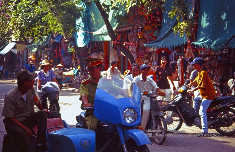 Loat anh sinh dong ve Ha Noi nam 1998 vua duoc cong bo-Hinh-2