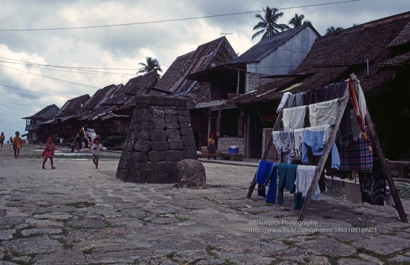 Loat anh loi cuon ve dao Sumatra, Indonesia nam 1997-Hinh-8