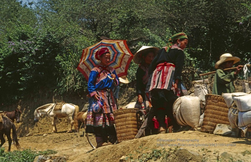 Loat anh khong the roi mat o Lao Cai nam 1998