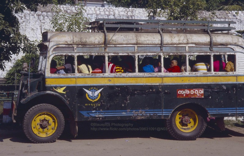 Anh dac sac ve thanh pho dong dan thu hai Myanmar nam 1992-Hinh-6