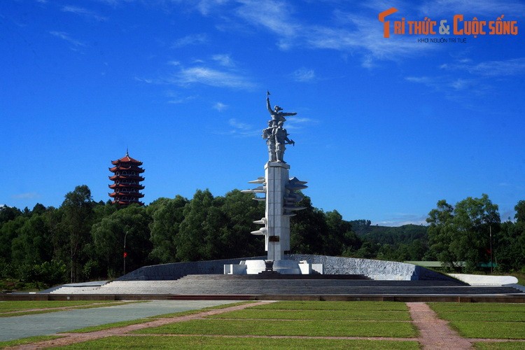 Ngam nhung tuong dai tuyet dep vinh danh nguoi phu nu Viet-Hinh-5