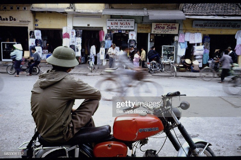 Ha Noi nam 1993 nhon nhip voi loat anh quy